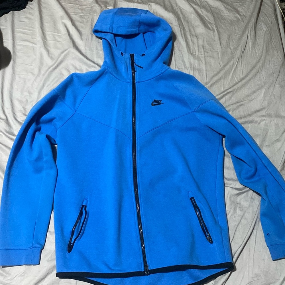 Nike tech zip up hoodie size L